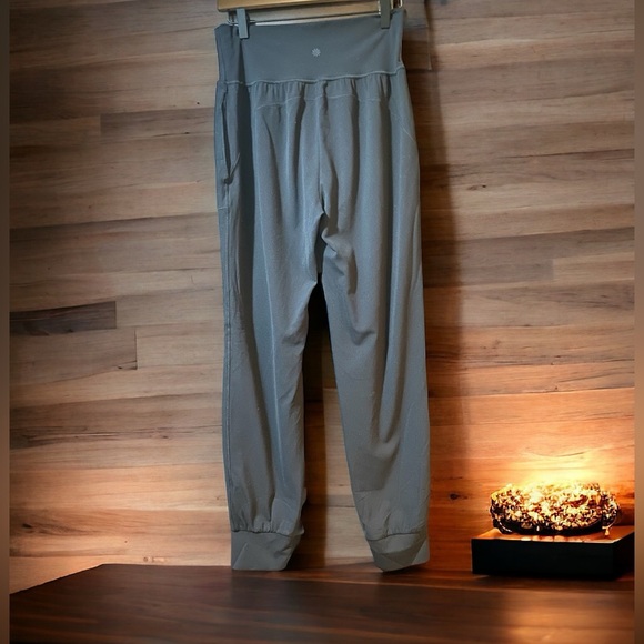 Athleta Black Cruise Jogger. Size MT. Excellent Condition. - Picture 7 of 10